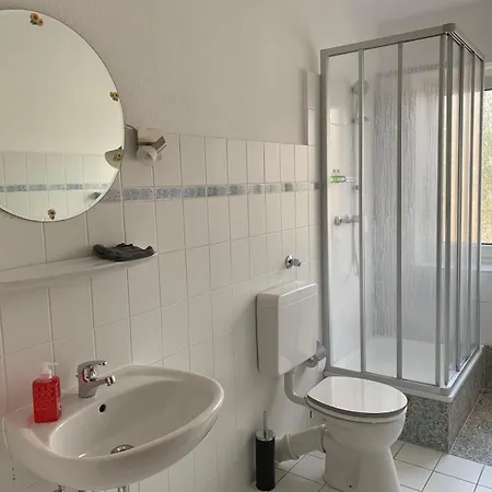 Schoene Zwei Mit Balkon Braun *