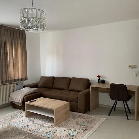 Schoene Zwei Mit Balkon Braun * Hannover